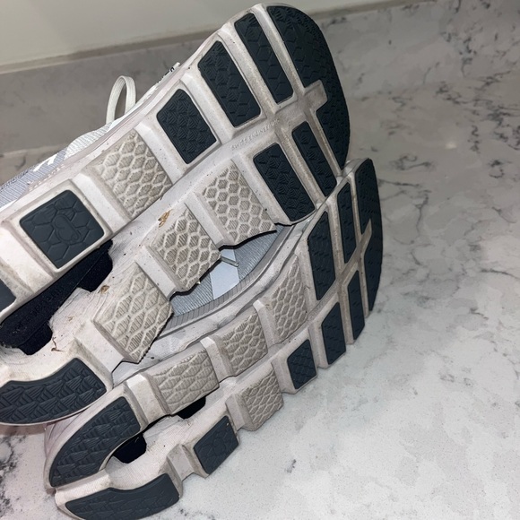 On cloud cloudrunnner shoes - Picture 9 of 10